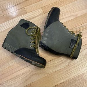 SOREL Joan of Arctic waterproof camouflage sole wedge booties size 8.5